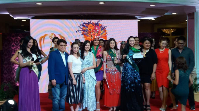 H&agrave; Thu gi&agrave;nh th&agrave;nh t&iacute;ch đầu ti&ecirc;n tại đấu trường Hoa hậu Tr&aacute;i Đất 2017