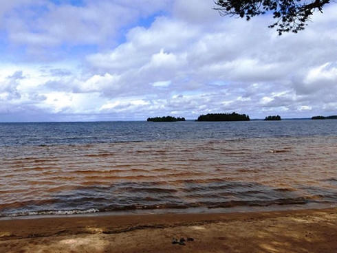 Hồ Syamozero. (Ảnh: Sputnik)