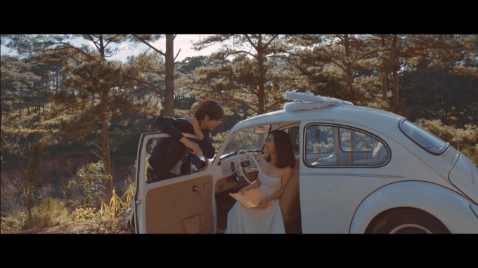 V&acirc;n Trang v&agrave; Tim h&ocirc;n nhau 5 tiếng khi quay phim kinh dị 'O&aacute;n'