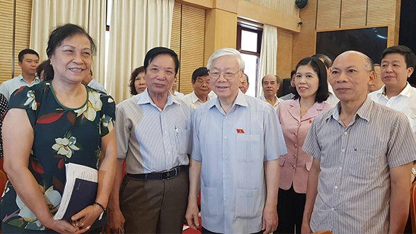 Tổng bí thư Nguyễn Phú Trọng với cử tri quận Hoàn Kiếm và Ba Đình. Ảnh: Bình Minh