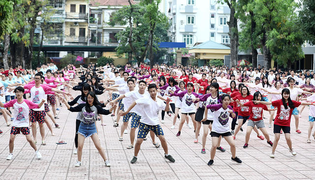 12 lớp 12, mỗi lớp một màu áo, mỗi lớp một cá tính đua nhau thể hiện bản sắc riêng có của mình.