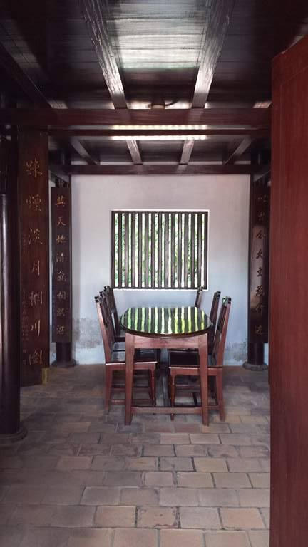 Cùng với dạy học, thầy giáo Nguyễn Tất Thành còn truyền bá cho học sinh lòng yêu quê hương đất nước qua từng buổi học.