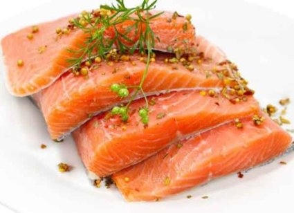 Cá hồi nhiễm khuẩn Listeria có thể gây viêm màng não ở người.