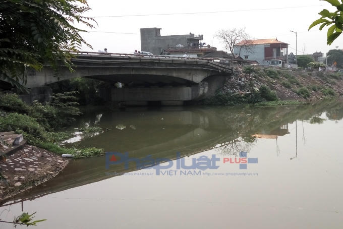 Vụ việc xảy ra gần cầu Vòi nằm trên đường 21 cắt ngang sông Châu Thành (Ảnh: Đức Biên).