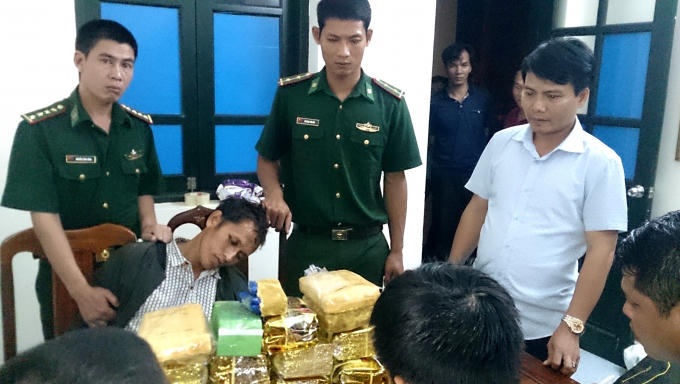 Đối tượng Dóng ngất xỉu tại cơ quan điều tra.