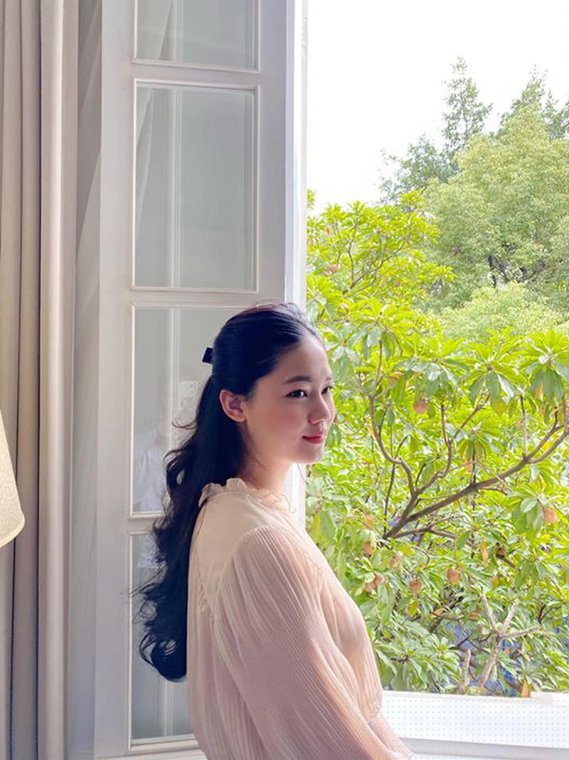 Đến tháng 6/2019, Thanh Tú bất ngờ hạ sinh quý tử, nhan sắc của Á hậu sau khi sinh con cũng thay đổi. Cô trông có phần tăng cân hơn so với thời kỳ đăng quang, phong cách thời trang của cô cũng thiên về sự thanh lịch và thuận tiện.