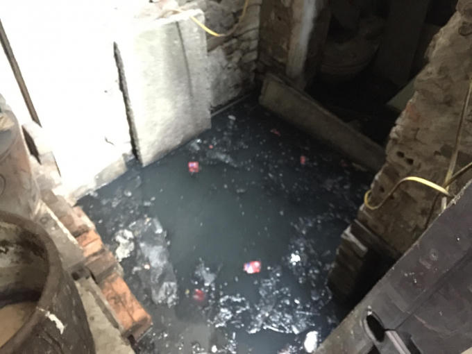 Nước tràn lên, không có dấu hiệu thoát.