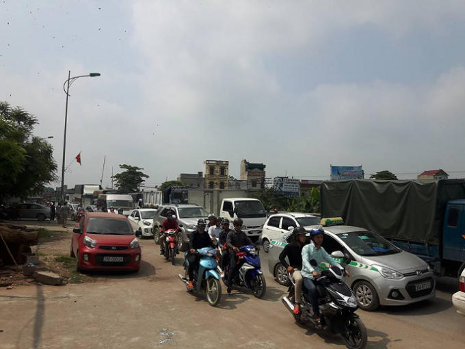 Vụ tai nạn gây ách tắc cục bộ.