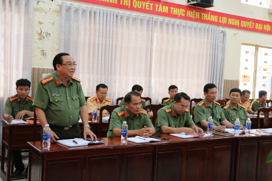 Các đại biểu tham luận, đề xuất ý kiến cắt giảm thủ tục hành chính