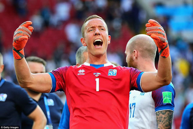Halldorsson trở thành người hùng của Iceland với nhiều pha cản phá xuất thần. Ảnh: Getty Images