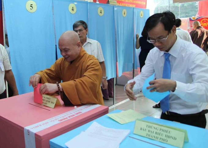 Hoà thượng Thích Thiện Nhơn cùng chư Tăng chùa Minh Đạo tham gia bầu cử tại điểm bầu cử số 60, P.9, Q.3, TP.HCM