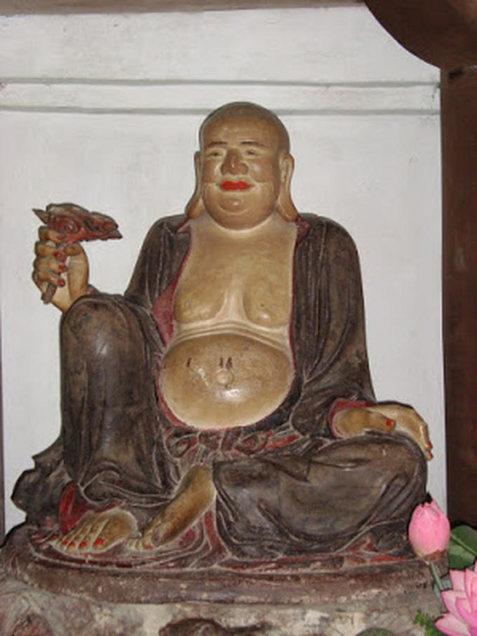 Tượng tổ Cưu Ma La Đa trong chùa Tây Phương (Hà Nội)