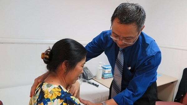 Bệnh nhân được khám miễn phí và tư vấn điều trị ung thư vú với những kỹ thuật tiên tiến tại BV Đa khoa Hồng Ngọc.
