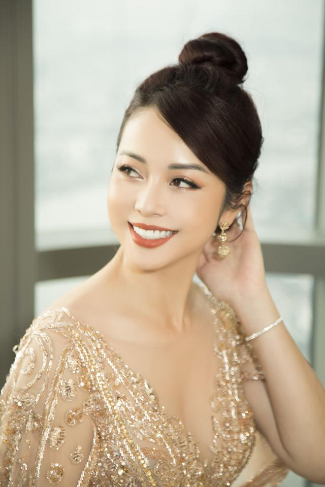 Jennifer Phạm vừa gửi lời xin lỗi tới khán giả và ban tổ chức chương trình vì sự cố cô ngất xỉu trên sân khấu vào ngày 9-5. Trước đó, ngày 9-5, trong một sự kiện tại Đà Nẵng, Jennifer Phạm đột ngột ngất xỉu trên sân khấu, khi ngã xuống bị va đập vào đầu dẫn đến chấn thương phải nhập viện cấp cứu.