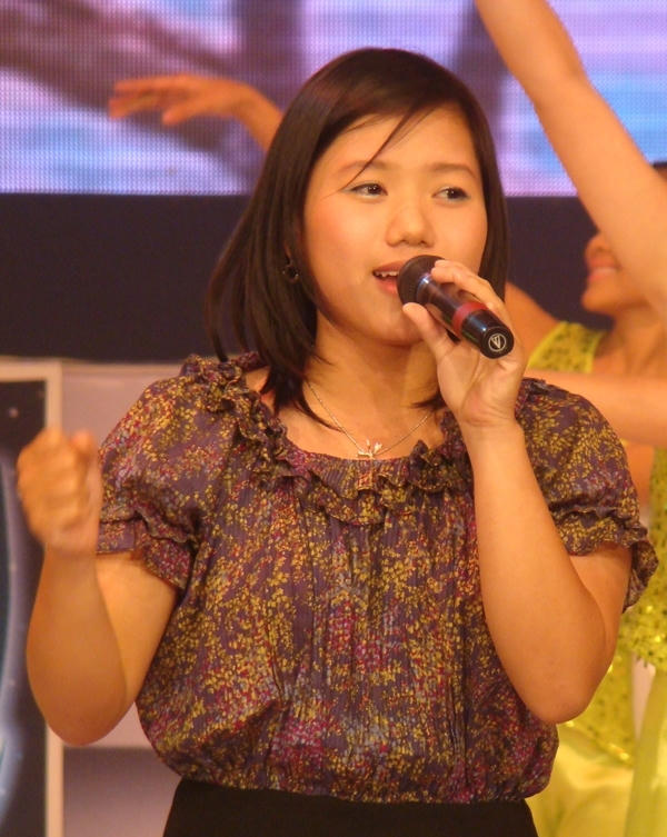 Thùy Chi được nhiều khán giả yêu mến bởi giọng ca "họa mi" của mình.