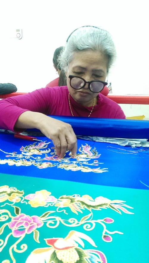 'Kinh đô thời trang' của giới hầu đồng