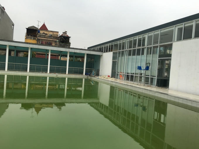Bể bơi bị gián đoạn, bỏ không vì... chưa có quy chế hoạt động từ phía UBND huyện Hoài Đức