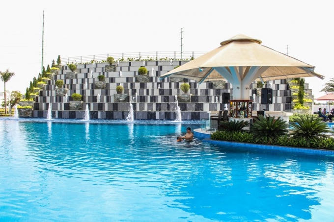 Melosa Garden có 4ha cho không gian xanh và hệ thống tiện ích: hồ bơi, phòng Gym, minimart, khu vui chơi thiếu nhi, khu BBQ, hồ thủy tạ,… đã xây xong và đưa vào sử sụng.