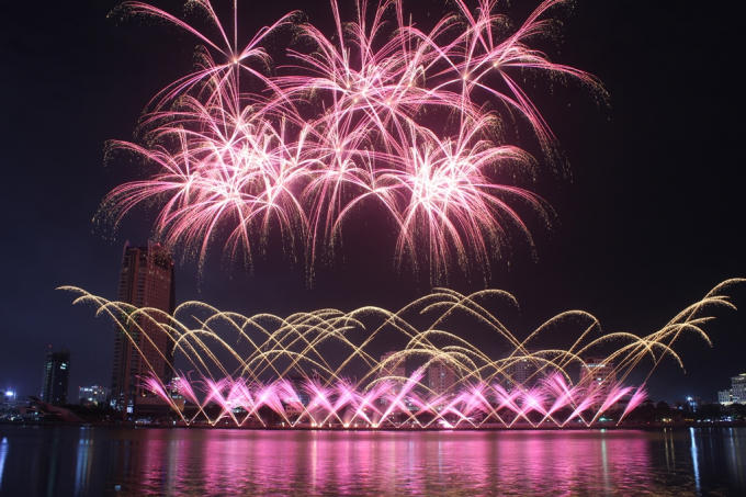 đội Altas Pyro Vision - Mỹ đã làm nên những “bức họa ánh sáng” tuyệt đỉnh, tiệp với không gian và bầu trời Đà Nẵng,