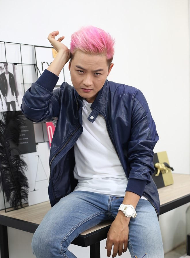 Thanh Duy là nghệ sĩ đa năng, anh đóng phim, ca hát, viết lách... Ảnh: mTrend