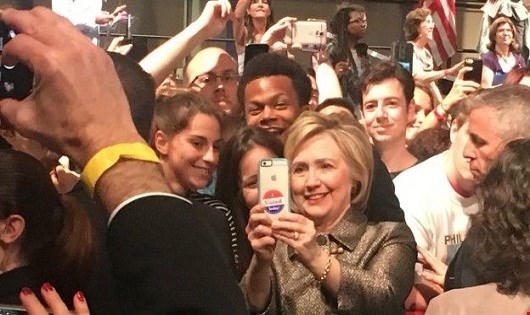 Bà Clinton ưu tiên giải quyết vấn đề bạo lực cảnh sát và bất bình đẳng thu nhập.