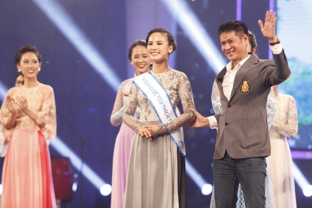 Quỳnh Nga nhận giải Thí sinh được yêu thích nhất