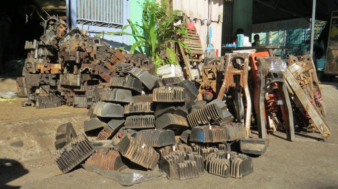 Linh kiện, phụ tùng xe máy.