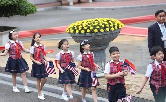 Tường thuật ngày làm việc đầu tiên của Obama tại Hà Nội