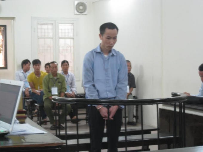 Bị cáo Nguyễn Văn Điện trước vành móng ngựa.