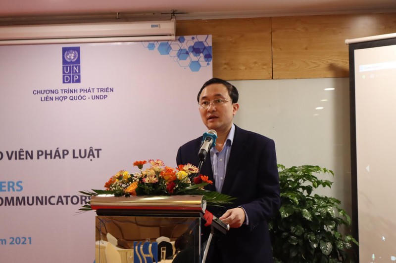 Phó Vụ trưởng Vụ PBGDPL Phan Hồng Nguyên phát biểu khai mạc.