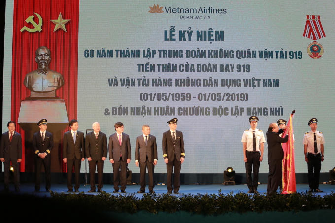 Lễ kỷ niệm 60 năm thành lập Đoàn Bay 919 và đón nhận Huân chương Độc lập hạng Nhì diễn ra long trọng với sự tham dự của Thủ tướng Chính phủ Nguyễn Xuân Phúc.