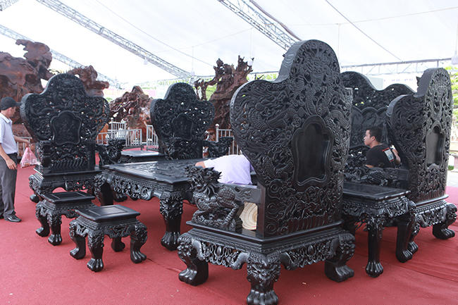 dai gia thanh hoa &amp;quot;vac&amp;quot; bo sieu ban ghe 27 ty di trien lam hinh anh 2