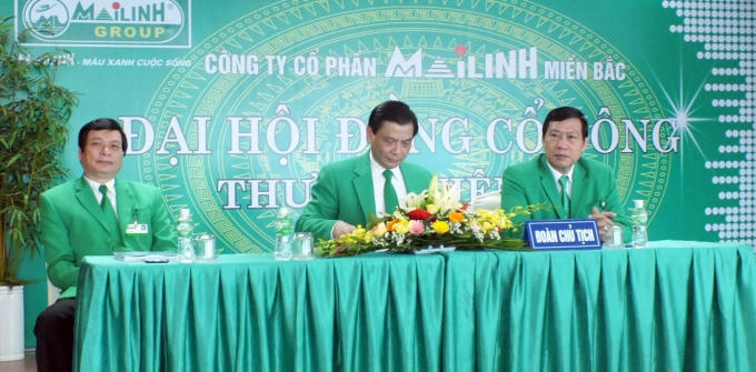 Lãnh đạo Công ty CP Mai Linh miền Bắc trong buổi Đại hội đồng cổ công của đơn vị (ảnh mailinh.vn)
