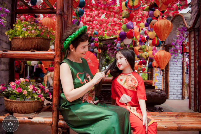 NSND Minh Châu đón Trung thu cùng dàn cháu ngoại xinh như thiên thần