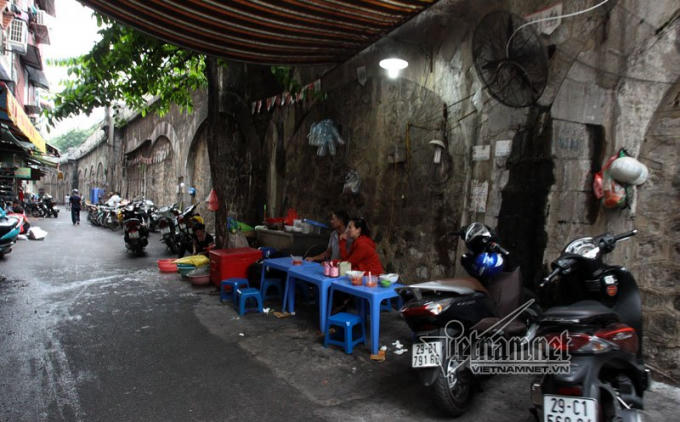 127 v&ograve;m cầu trăm tuổi H&agrave; th&agrave;nh trước ph&uacute;t đục th&ocirc;ng