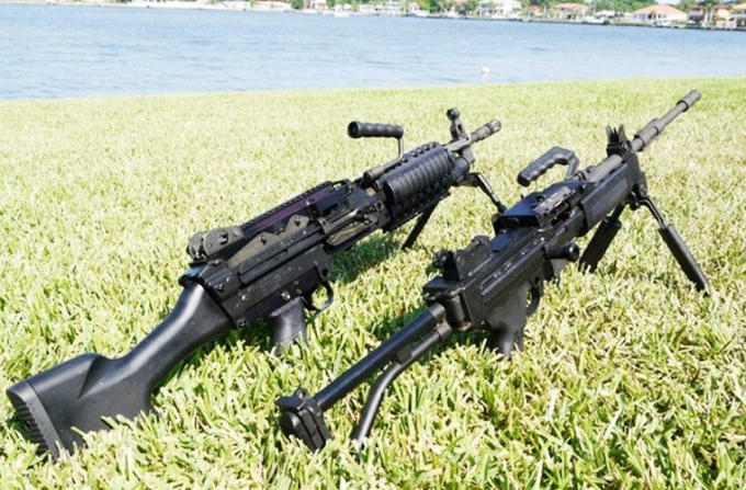 Về cơ bản, trung liên IWI Negev vẫn có thiết kế tương tự nhiều mẫu súng máy hạng nhẹ khác trên thế giới. Hình dáng bên ngoài của Negev khá tương đồng với khẩu súng FN minimi của Bỉ những lại có nhiều ưu điểm vượt trội.