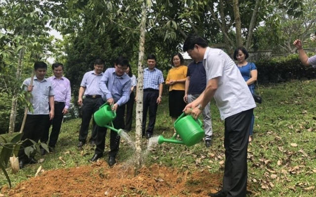 Hai tân Thứ trưởng Bộ Tư pháp dâng hương và trồng cây tại Khu di tích lịch sử Bộ Tư pháp