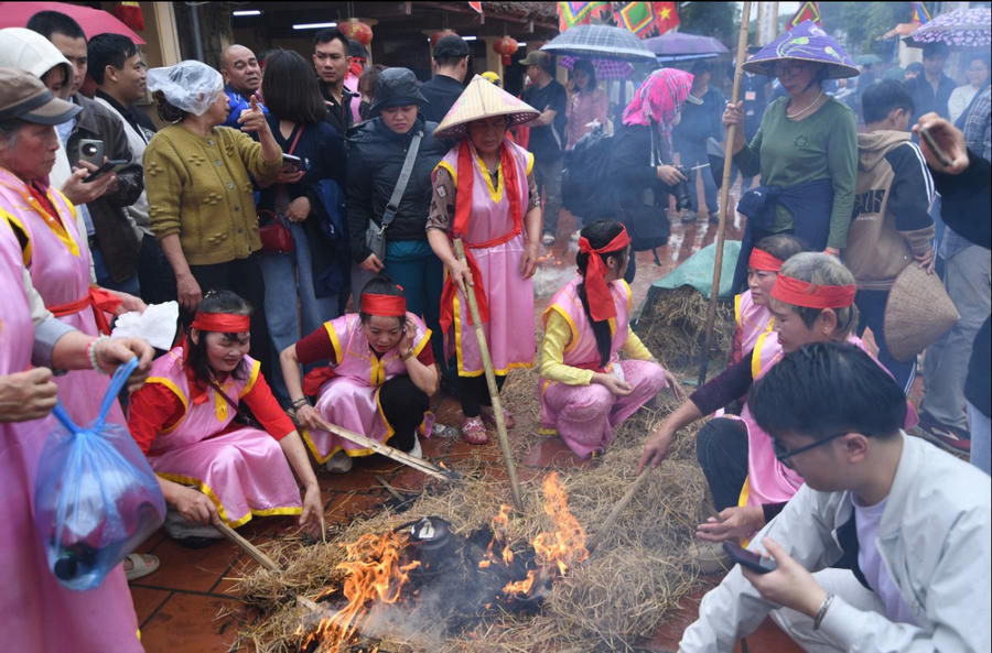 Lễ hội thu hút nhiều người thi