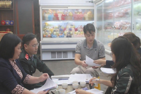 Đoàn kiểm tra việc thực hiện các quy định, điều kiện bảo đảm ATTP tại Công ty TNHH M&M Fruits (phường Trần Hưng Đạo).
