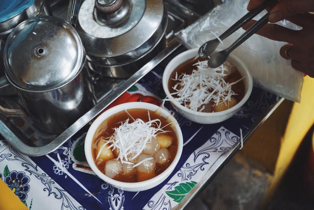 Bát chè sắn với màu sắc đẹp mắt, nhìn thôi đã thấy thèm.