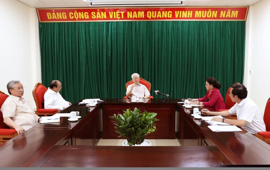 Tổng b&iacute; thư, Chủ tịch nước chủ tr&igrave; họp l&atilde;nh đạo chủ chốt. Ảnh: TTXVN