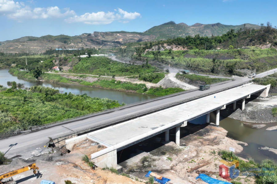 Cầu Diễn Vọng trên tuyến Quốc lộ 279 đoạn Thống Nhất – Quang Hanh đang được mở rộng, phục vụ dự án cải tạo, nâng cấp tuyến đường.