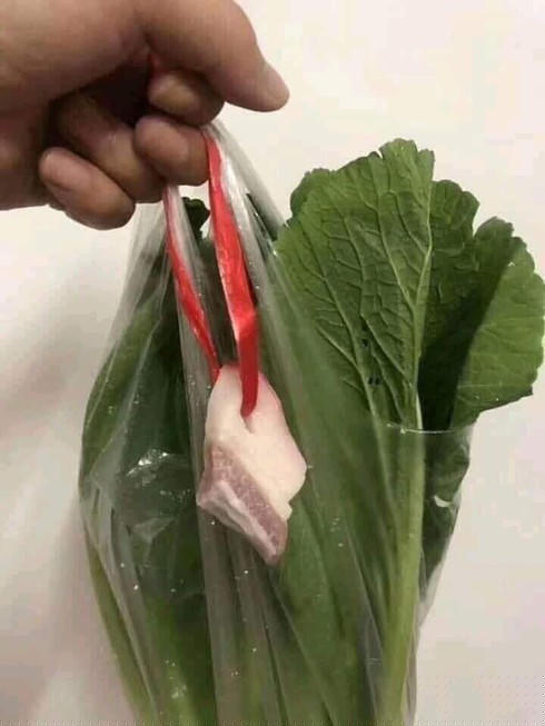 Thịt lợn mùa bão giá