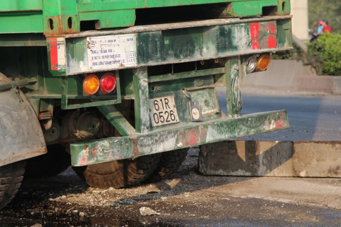 Cận cảnh hiện trường vụ tai nạn liên hoàn trên cầu vượt ngã tư Thủ Đức