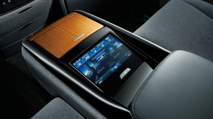 Toyota Century 2018: 'Rolls-Royce' Nhật Bản, ngang gi&aacute; si&ecirc;u xe