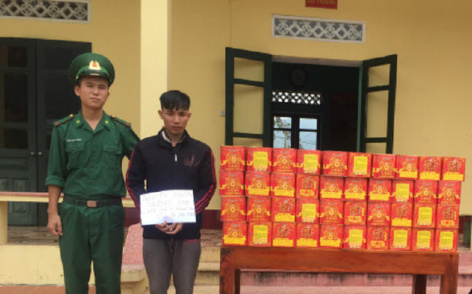 Đối tượng cùng tang vật bị thu giữ.