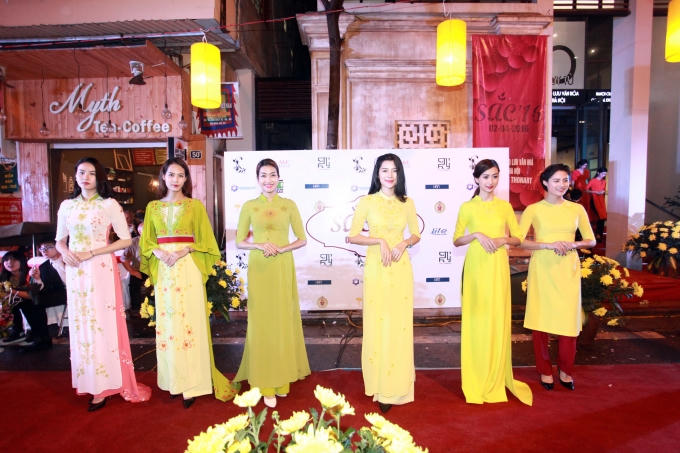 Khi nghệ thuật thư pháp thăng hoa cùng thời trang Áo dài