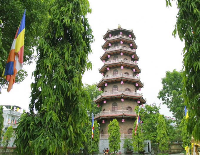 Chùa Từ Đàm (TP Huế) trang trí công phu cho ngày Lễ Phật đản.