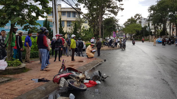 Hiện trường vụ tai nạn làm 4 người bị thương.
