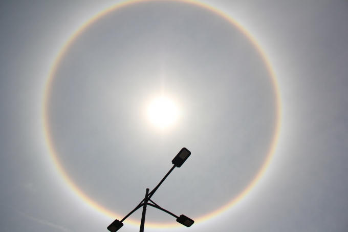 Hiện tượng kì lạ xuất hiện ở bầu trời Huế đúng vào mùa Phật đản